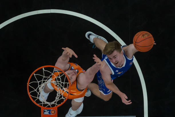 胜利的幕后 胜利的幕后